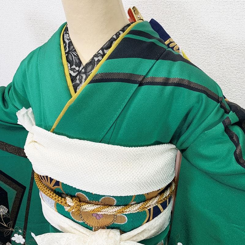 509z43.509y16.小物.半衿☆振袖 金通し 小柄な方にも モダン☆美品