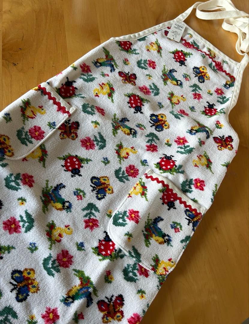 フェイラー ハイジ　エプロン新品未使用　タグ付