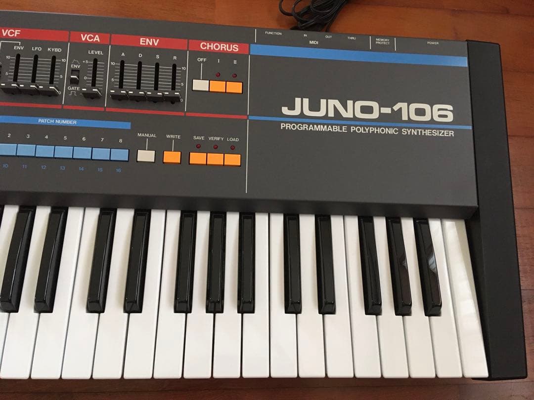 鍵盤楽器 Roland JUNO 106