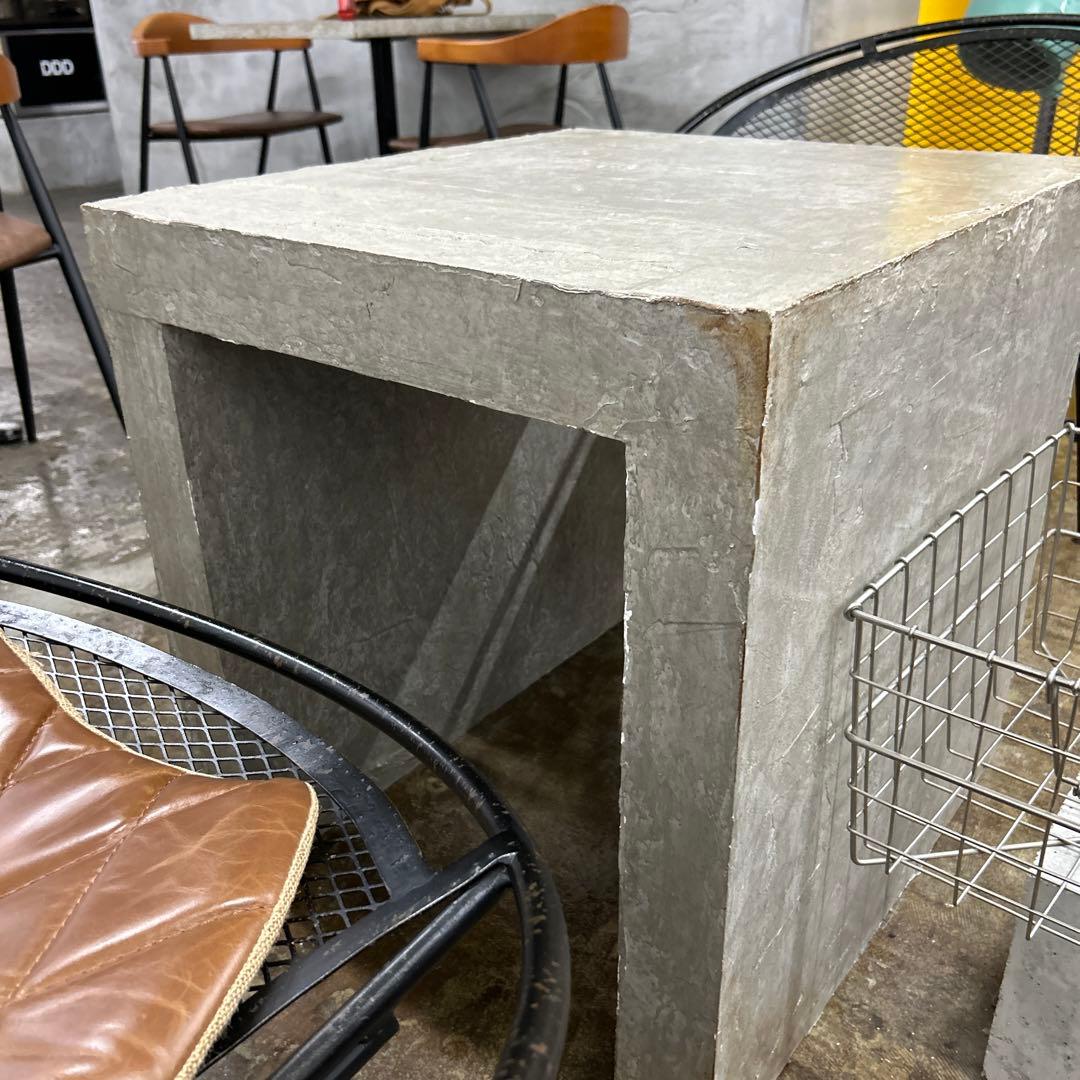 インダストリアルテーブル　モルタル塗装