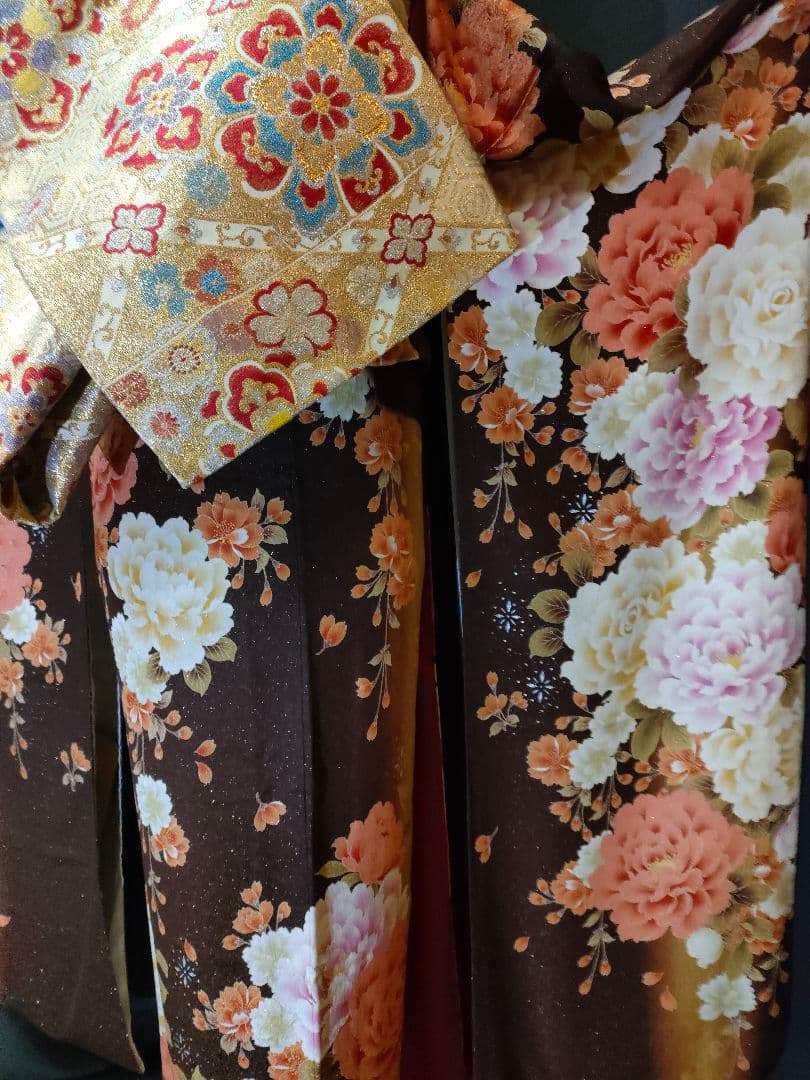 【ご購入者様お手続き中】本振袖　ラメ　薔薇　ブラウン系　美品