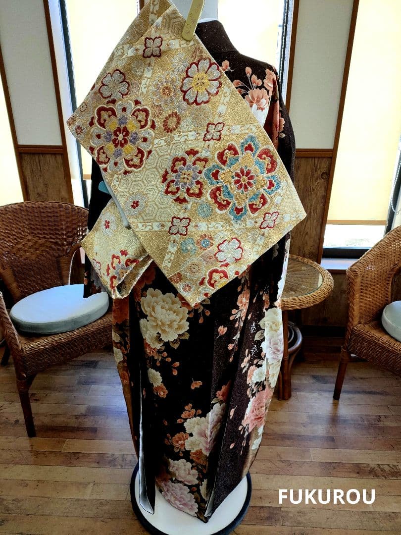 【ご購入者様お手続き中】本振袖　ラメ　薔薇　ブラウン系　美品