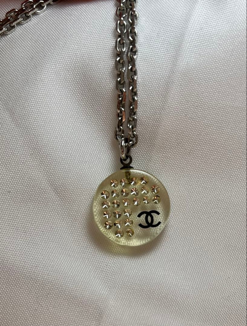 断捨離中　CHANEL ラウンド クリアストーン ココマーク