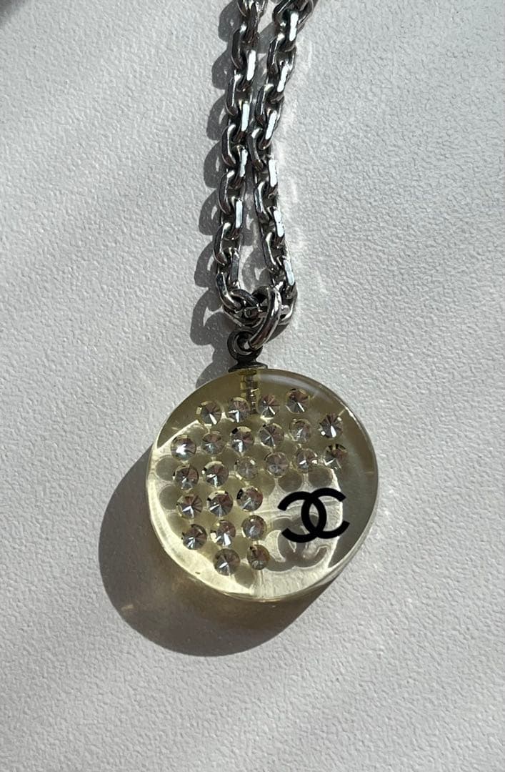 断捨離中　CHANEL ラウンド クリアストーン ココマーク
