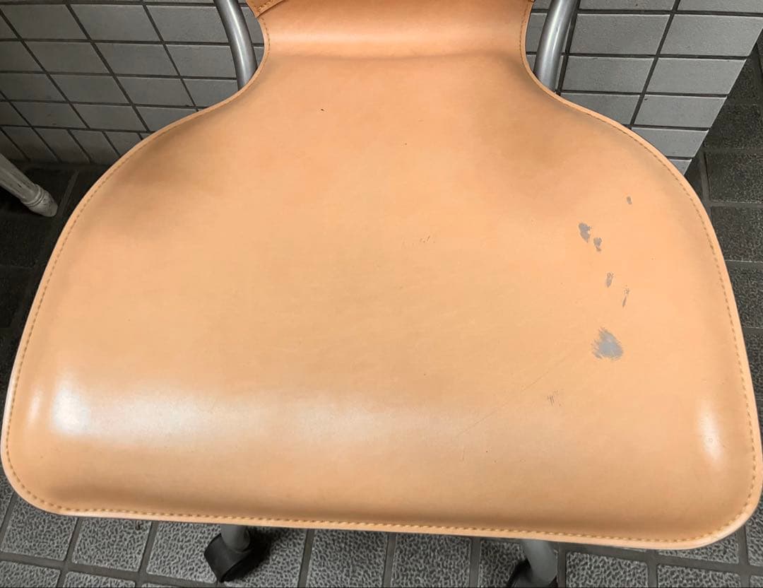 karimokuカリモク　 回転式 レザー ヌメ革 モダンデスクチェア