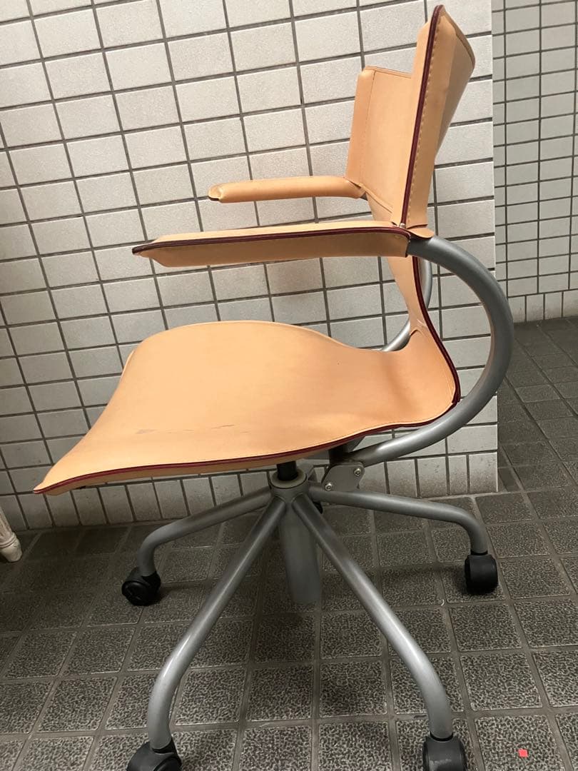 karimokuカリモク　 回転式 レザー ヌメ革 モダンデスクチェア