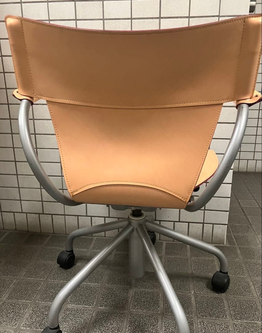 karimokuカリモク　 回転式 レザー ヌメ革 モダンデスクチェア