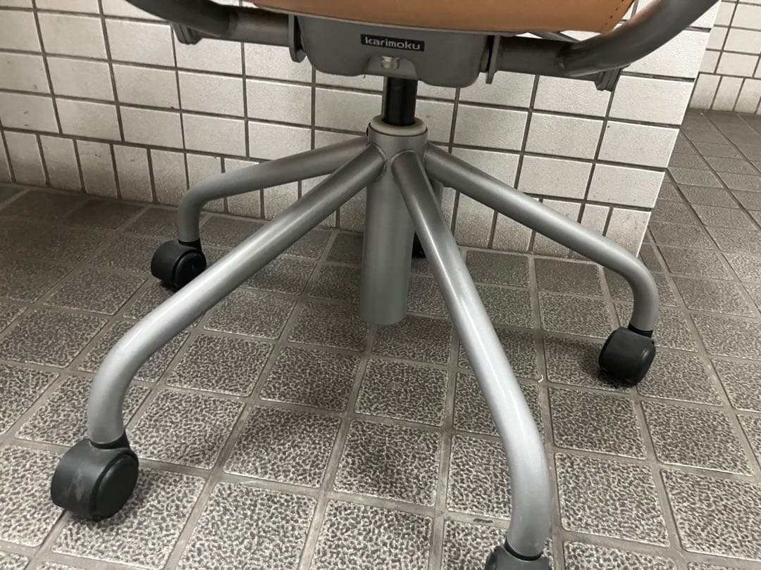 karimokuカリモク　 回転式 レザー ヌメ革 モダンデスクチェア