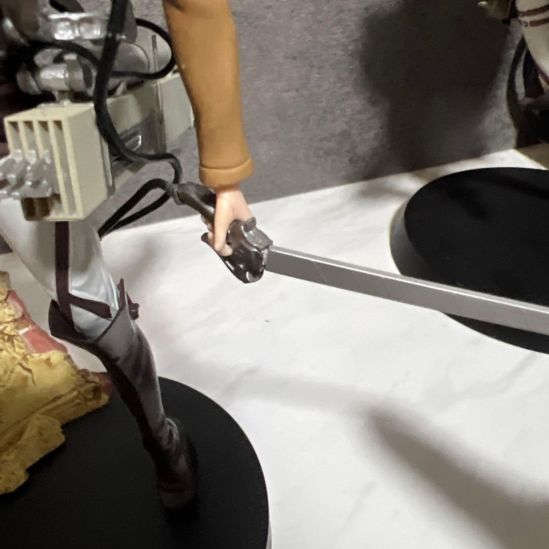 アオヤマ　テル　進撃の巨人 フィギュア　エレン　ミカサ　リヴァイ