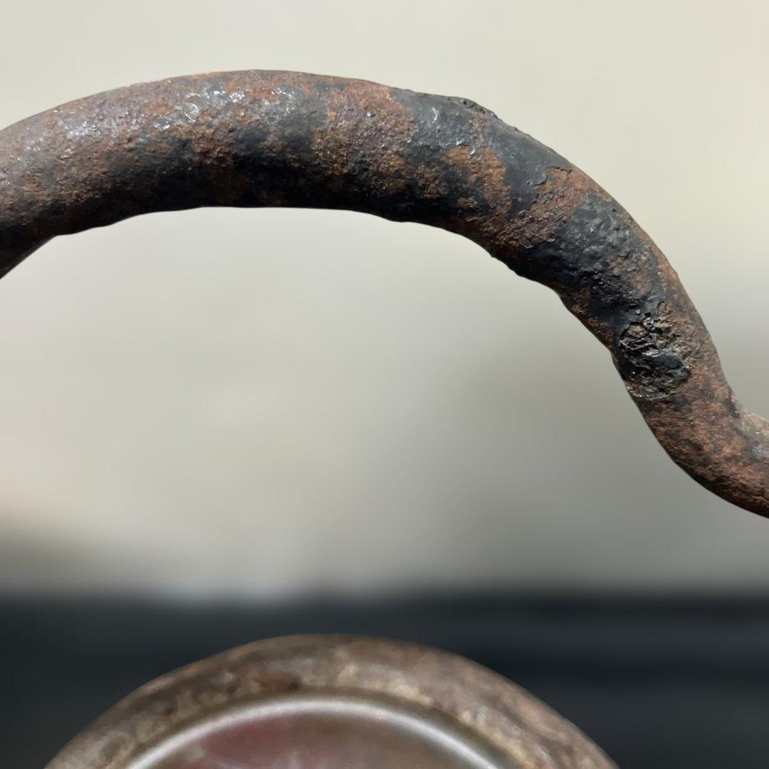 (1-208)鉄製彫刻模様の鉄瓶
