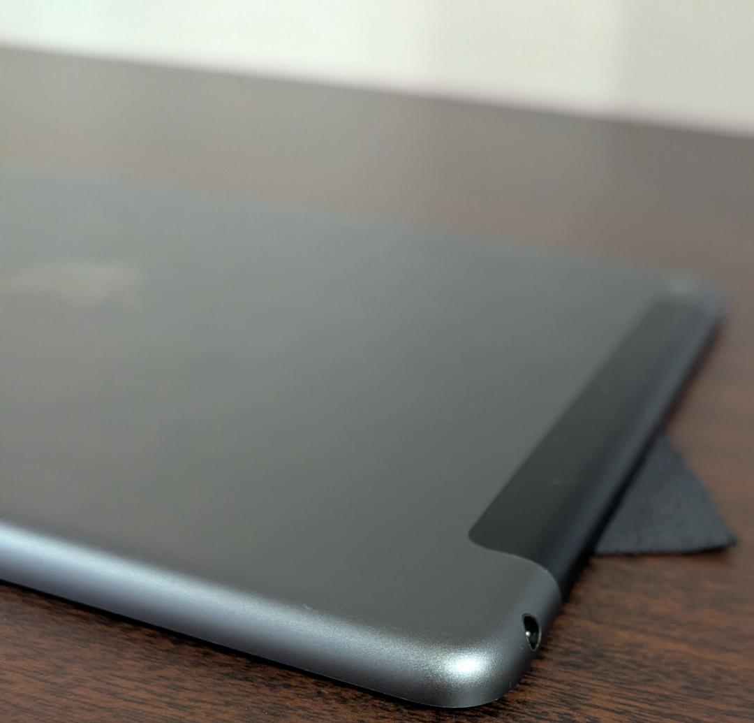 iPad 第7世代 32GB セルラー SIMフリー 実用性重視