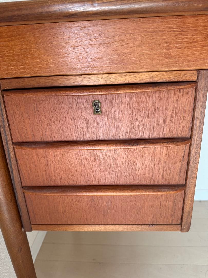 【出品7/1まで】デンマーク製　ヴィンテージ片袖デスク