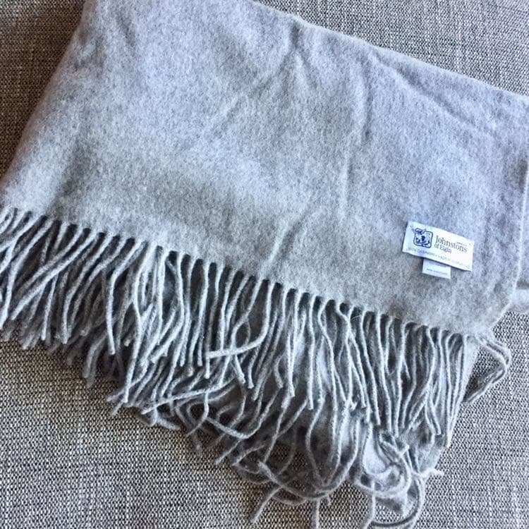【値下げ】ジョンストンズ 大判ストール ライトグレー
