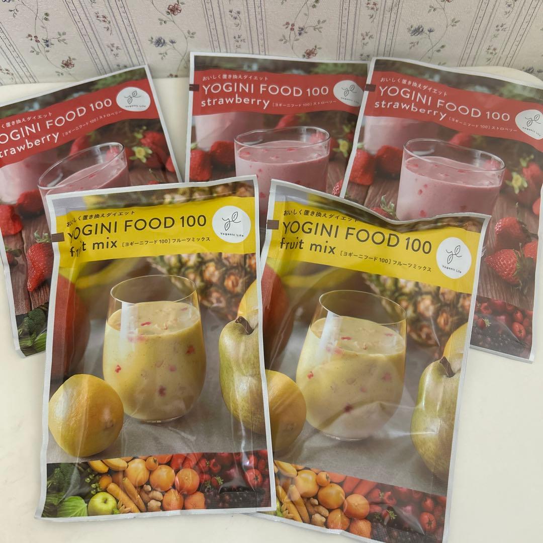 ヨギーニフード100 フルーツミックスorストロベリーorベリーミックス　15袋