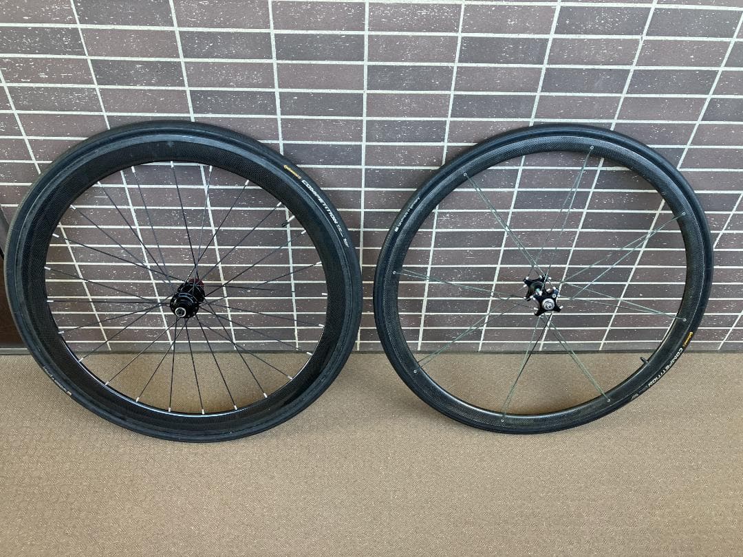 リア：中華カーボン　フロント：SHIMANO WH-7701　チューブラー