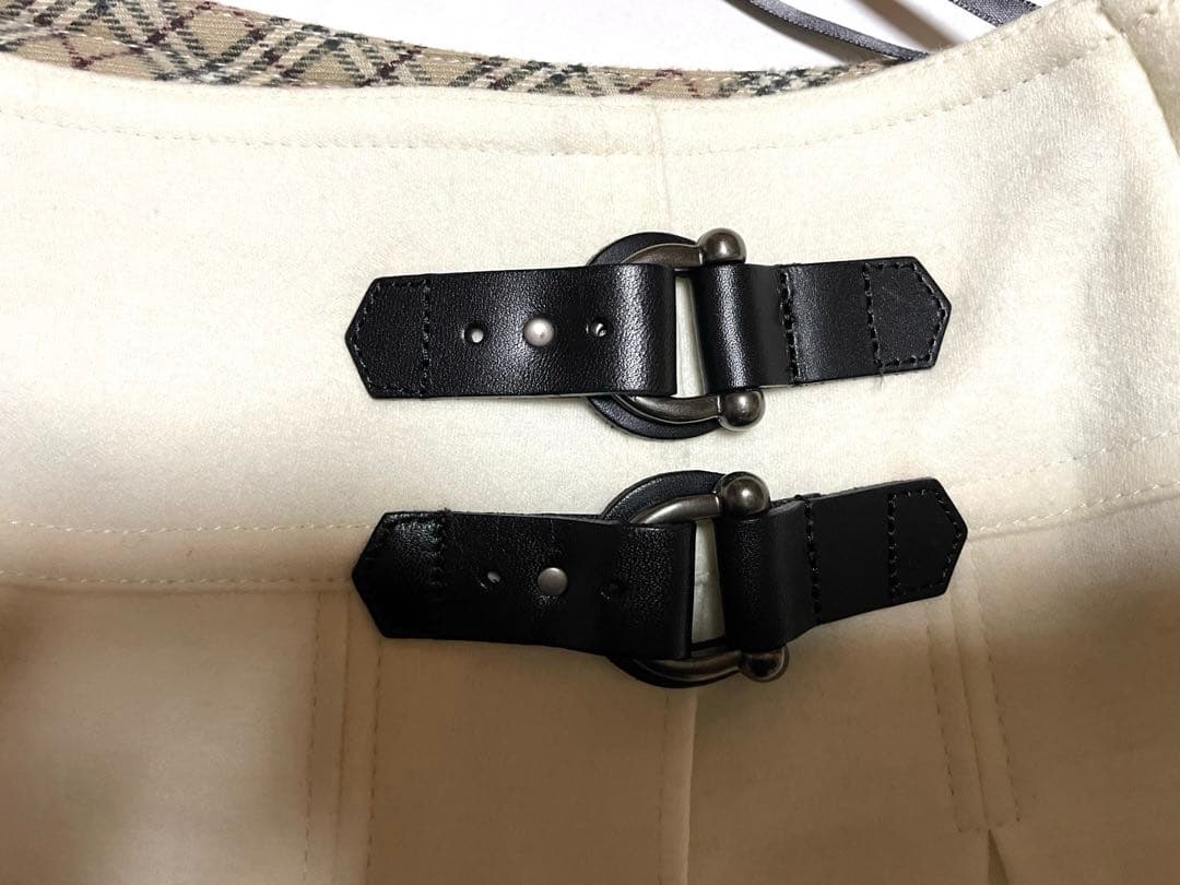 バーバリーブルーレーベル白無地プリーツスカート