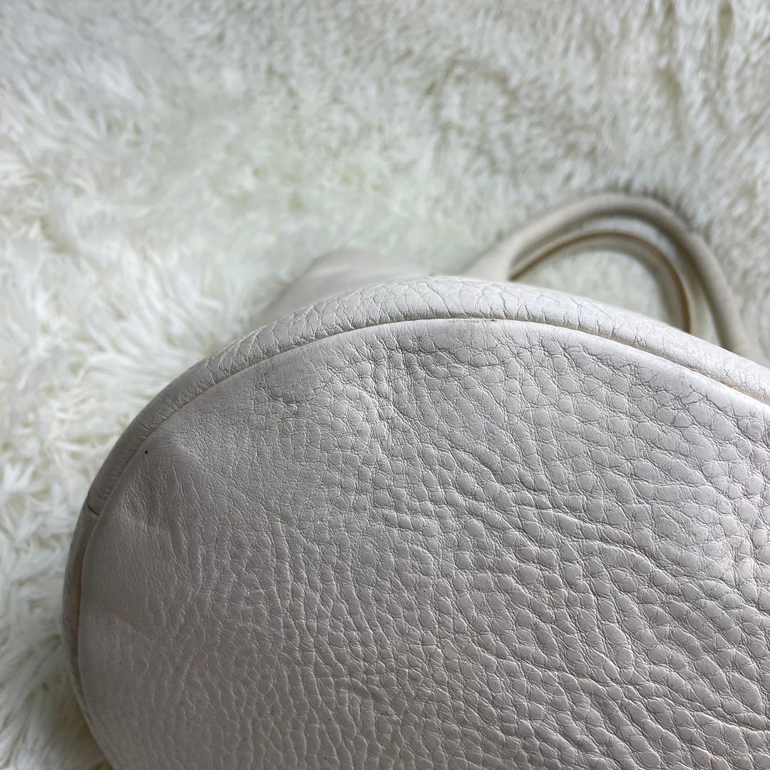 【美品】ヒロフ トートバッグ バケツ型 シボ革 ホワイト Hロゴ 手提げ