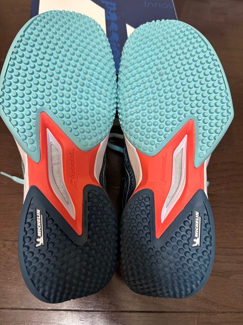 バボラテニスシューズ　オムニコート用　25.5cm