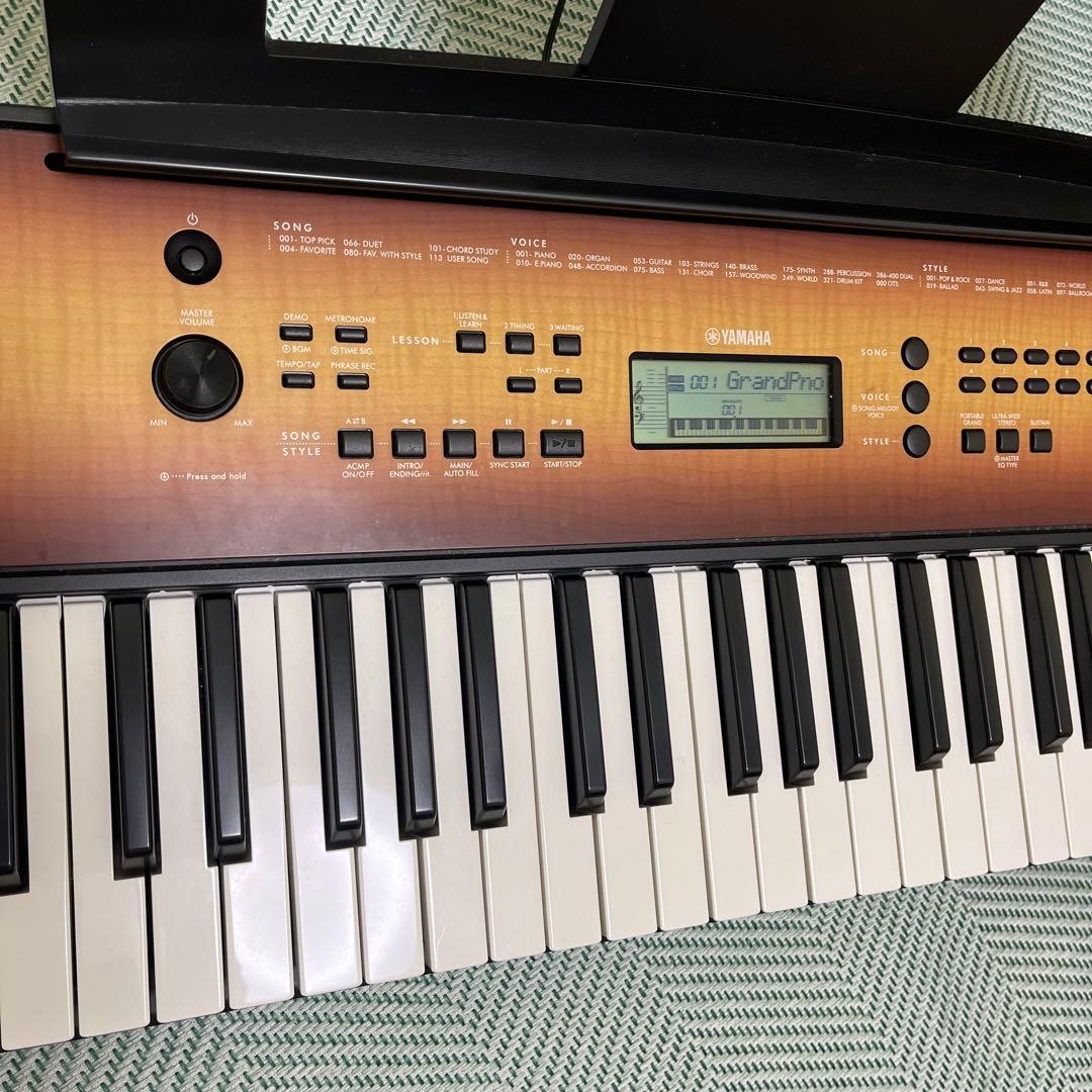 ヤマハ　ポータブルキーボード　メイプル調　　　　　電子ピアノ61鍵盤