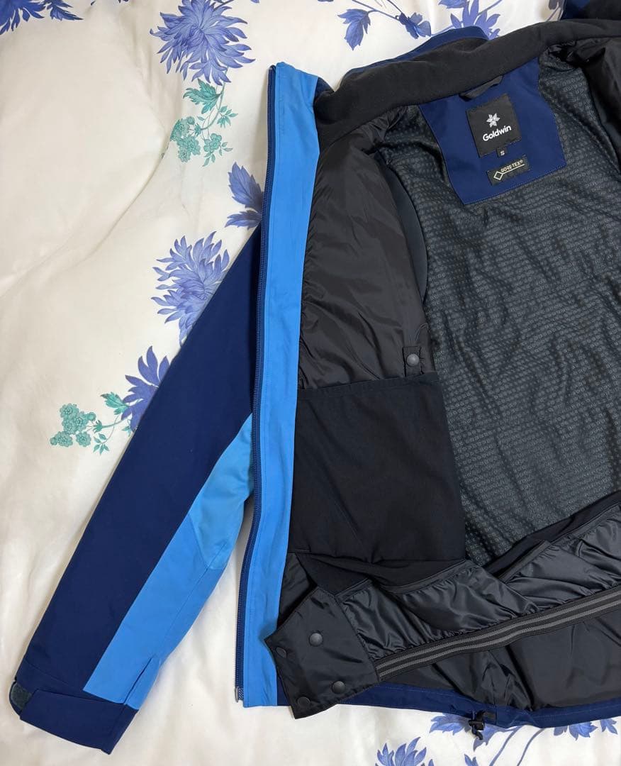 Goldwin スキーウェア