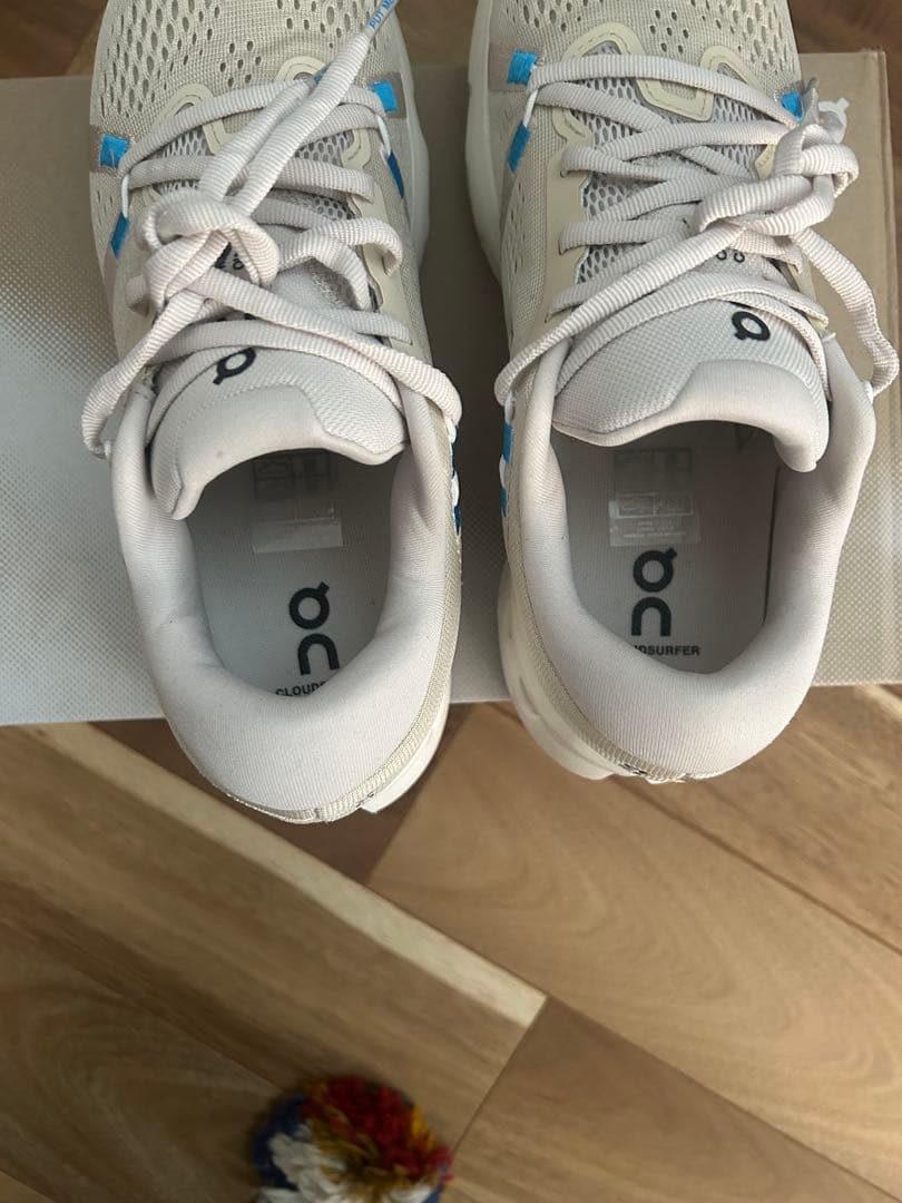 もとOn Cloudsurfer 2 スニーカー