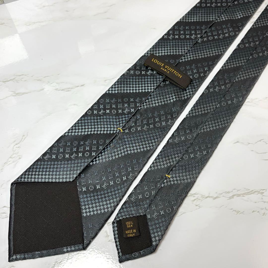 ルイヴィトン　LOUIS VUITTON モノグラム　刺繍　ネクタイ　スーツ