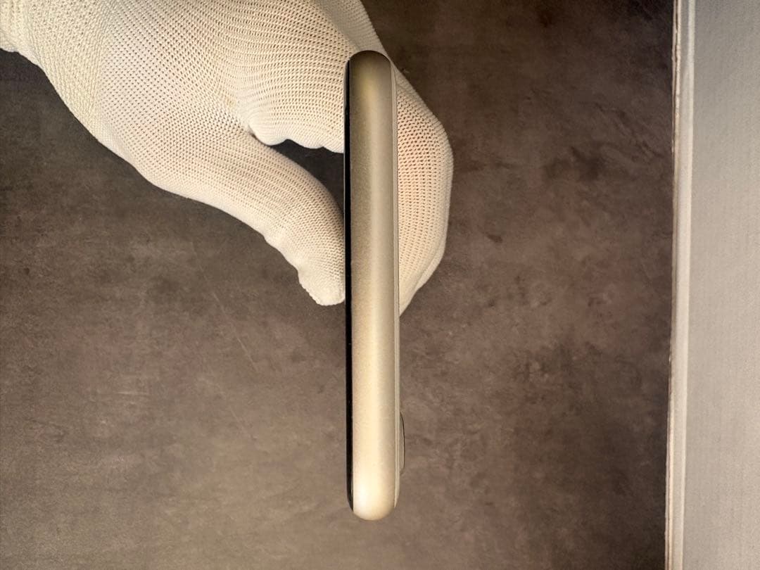 Apple iPhone SE (第3世代) 本体