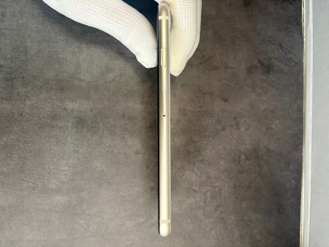 Apple iPhone SE (第3世代) 本体