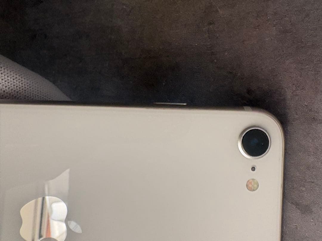 Apple iPhone SE (第3世代) 本体