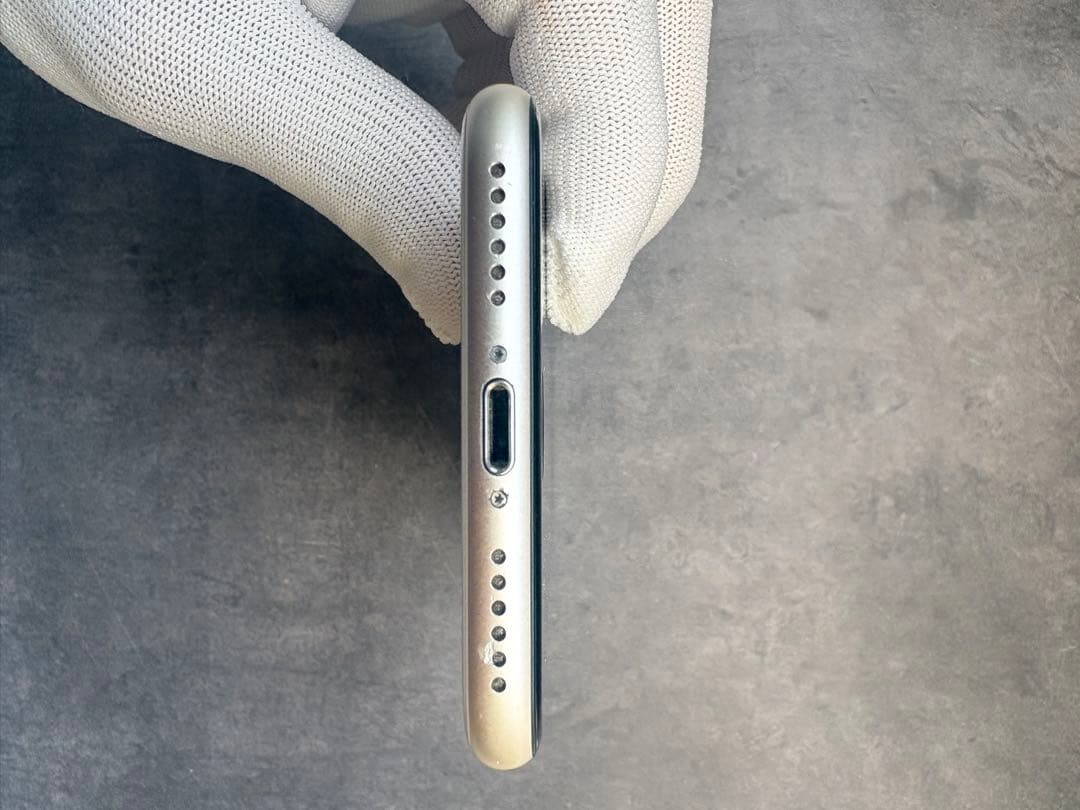 Apple iPhone SE (第3世代) 本体