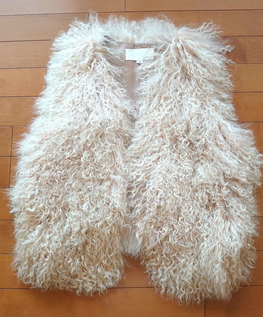 【ジルスチュアート】　軽くて暖かいシープ（羊の毛）のベスト