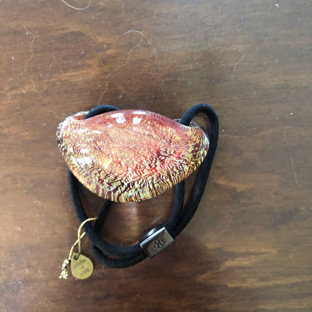 コレットマルーフポニー　赤と金のラメ入りガラス