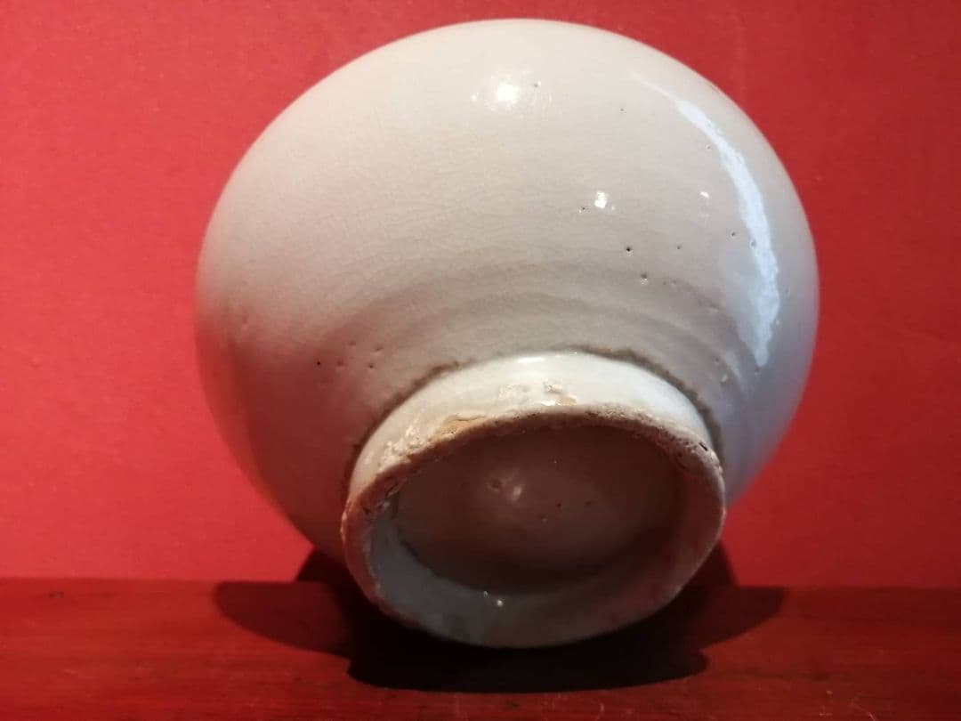 李朝白磁　丸壺（割れ、欠け、窯傷あり）