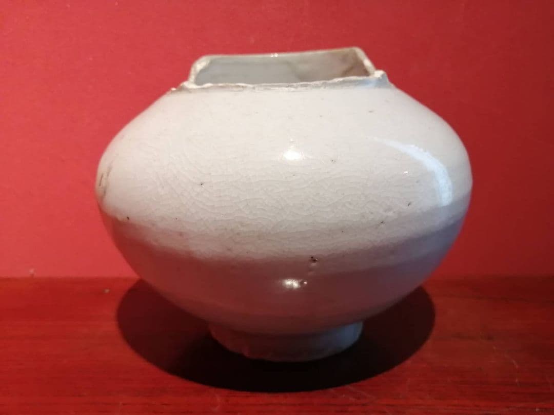 李朝白磁　丸壺（割れ、欠け、窯傷あり）