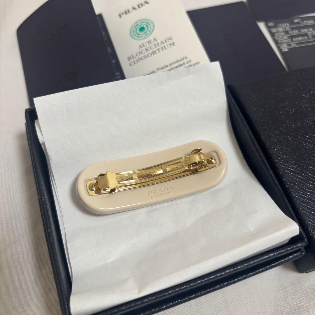 PRADA ヘアクリップ バレッタ アイボリー
