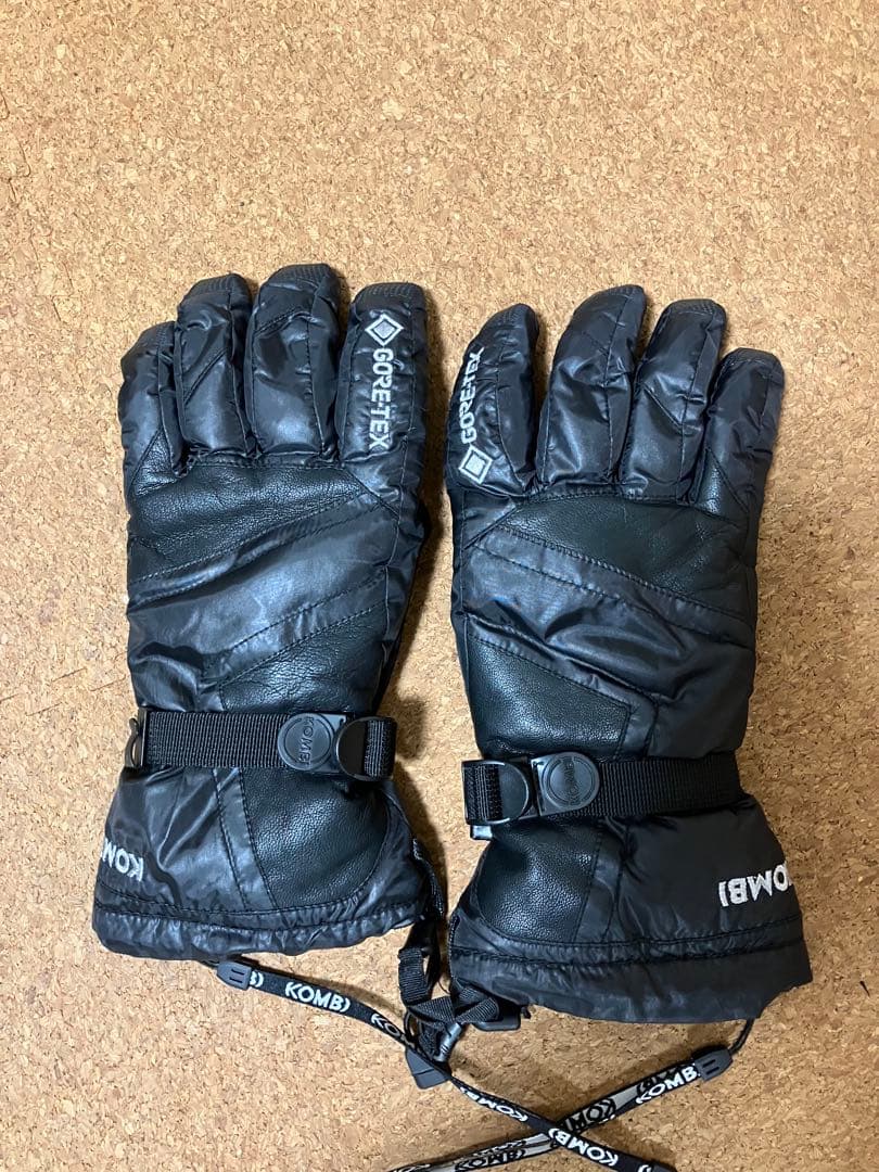 MOUNTAIN HARD WEAR スキーウェアセットとコンビグローブ