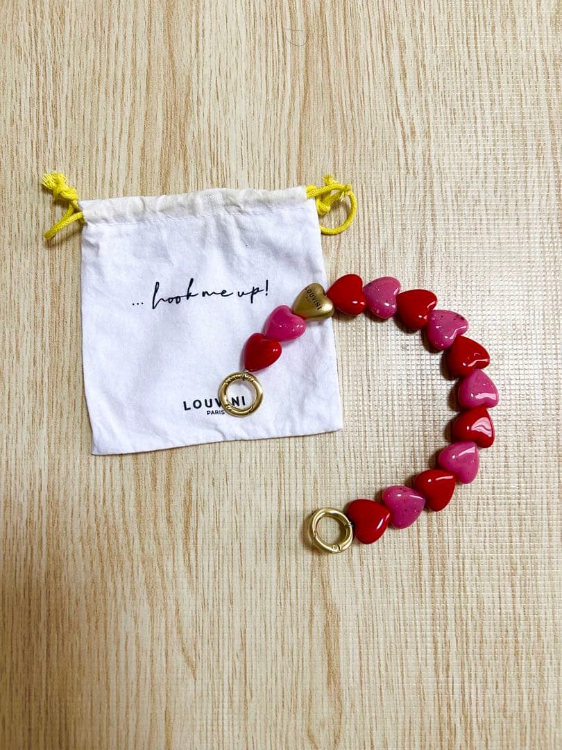 LOUVINI ルヴィニパリ　ハンドストラップ　スマホストラップ