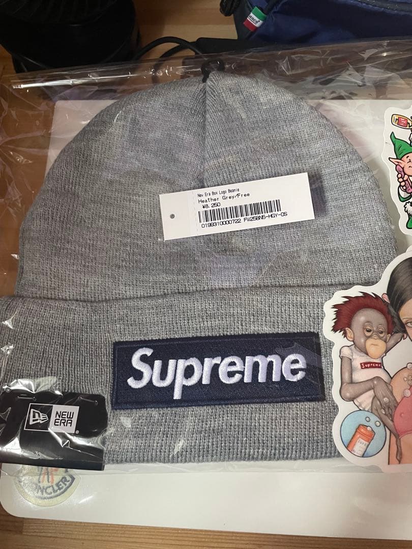 Supreme ビーニー ニット帽　25FW シュプリーム　ステッカー付き