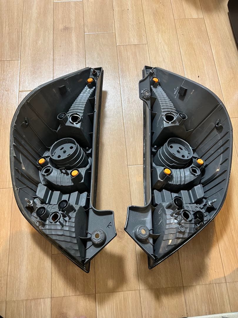 NHP10前期純正テール スモークカバー付き 2個セット