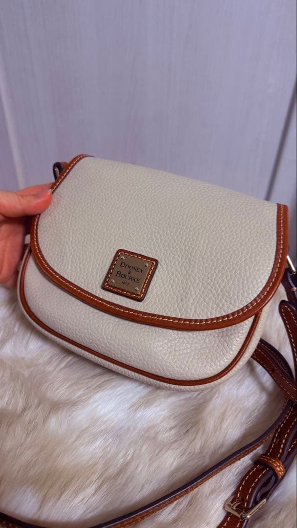 Dooney & Bourke ショルダーバッグ クリーム色