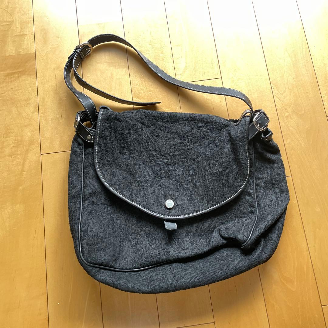 A VACATION アバケーション　ブラック　ショルダーバッグ