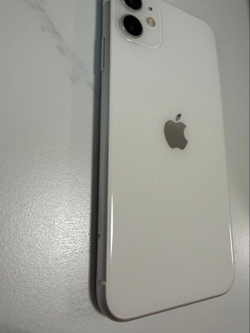 iPhone11 本体　64 ホワイト