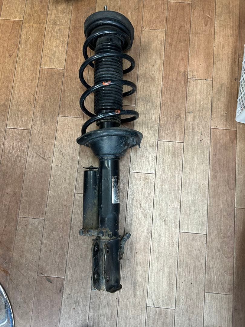sg5 フォレスター　リア　アブソーバー