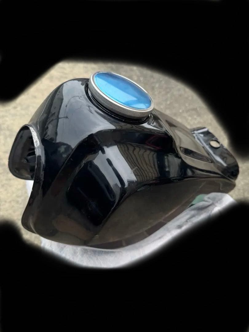 TW200 燃料タンク 黒 キー無しキャップ、取付ステー付