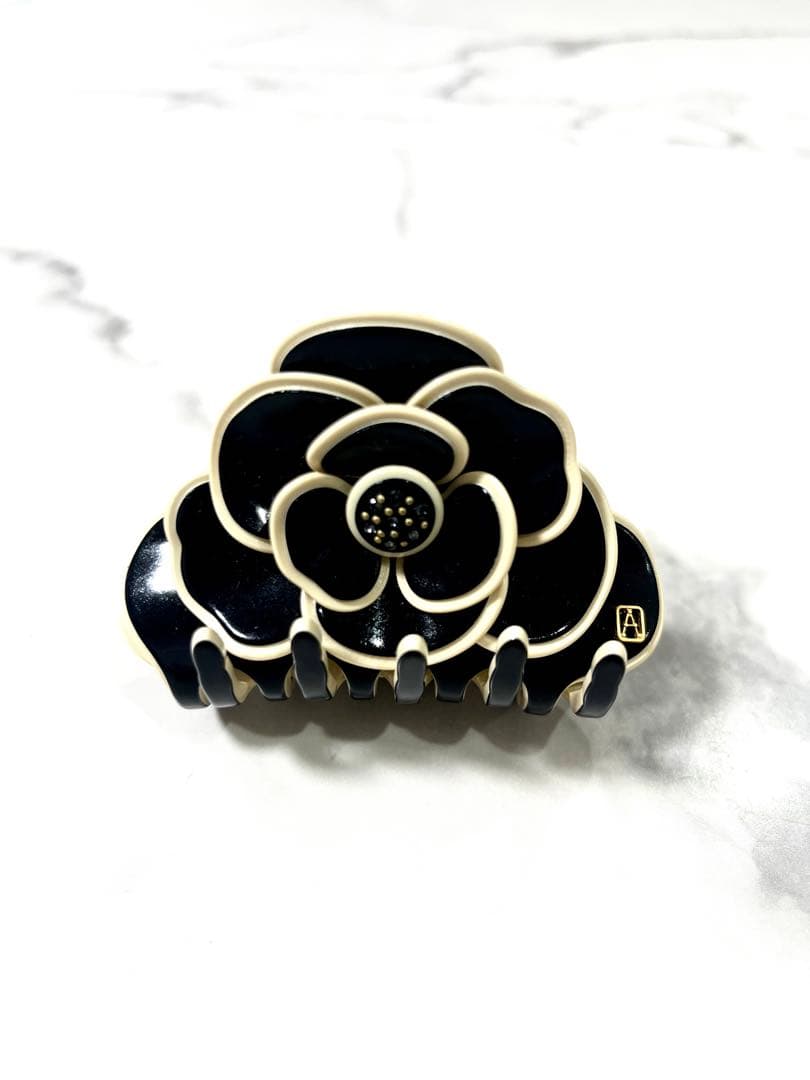 アレクサンドルドゥパリ　カメリア　ヘアクリップ Ｍ　ブラック