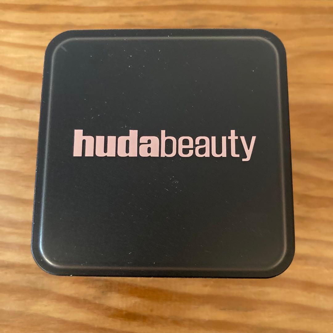 新品・未使用！　huda beauty　２０g　セッティングパウダー