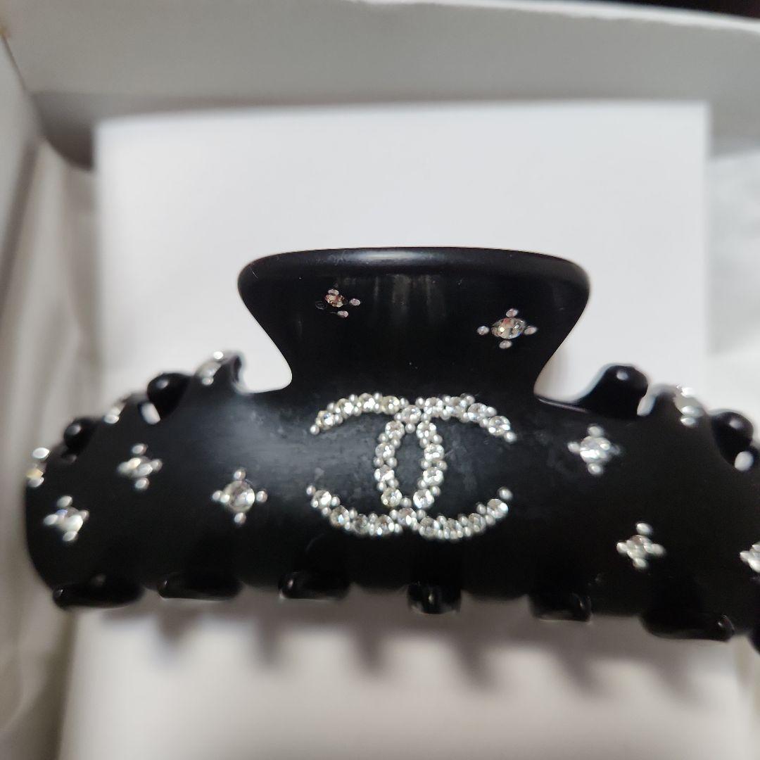 CHANEL ブラック ヘアクリップ クリスタル装飾