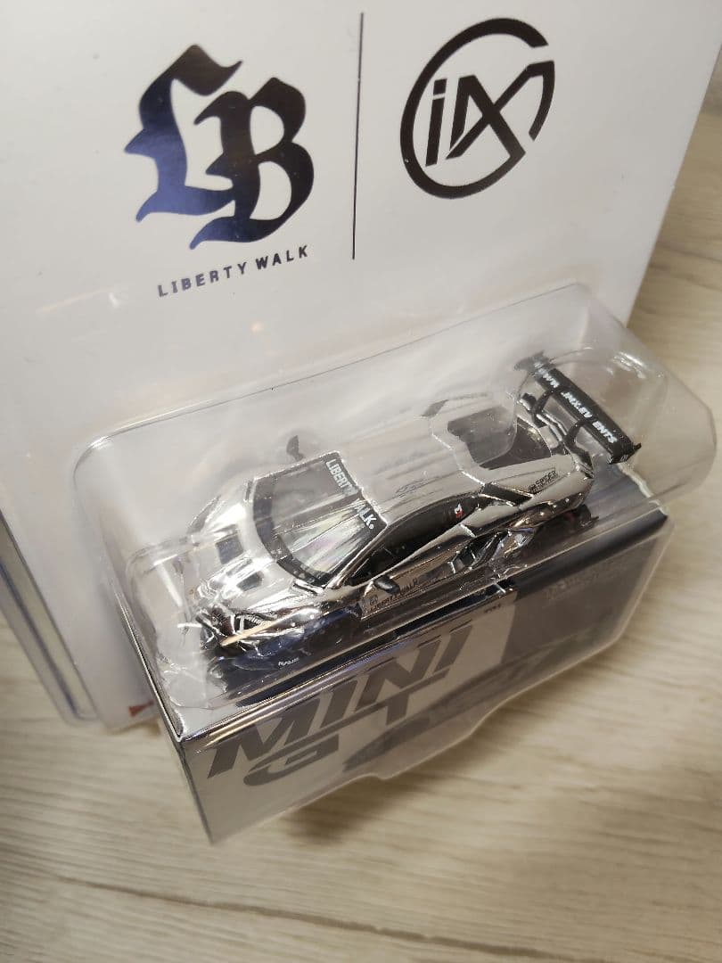 【海外レア】 TSM ミニGT LBワークス アヴェンタドール シルバー 限定