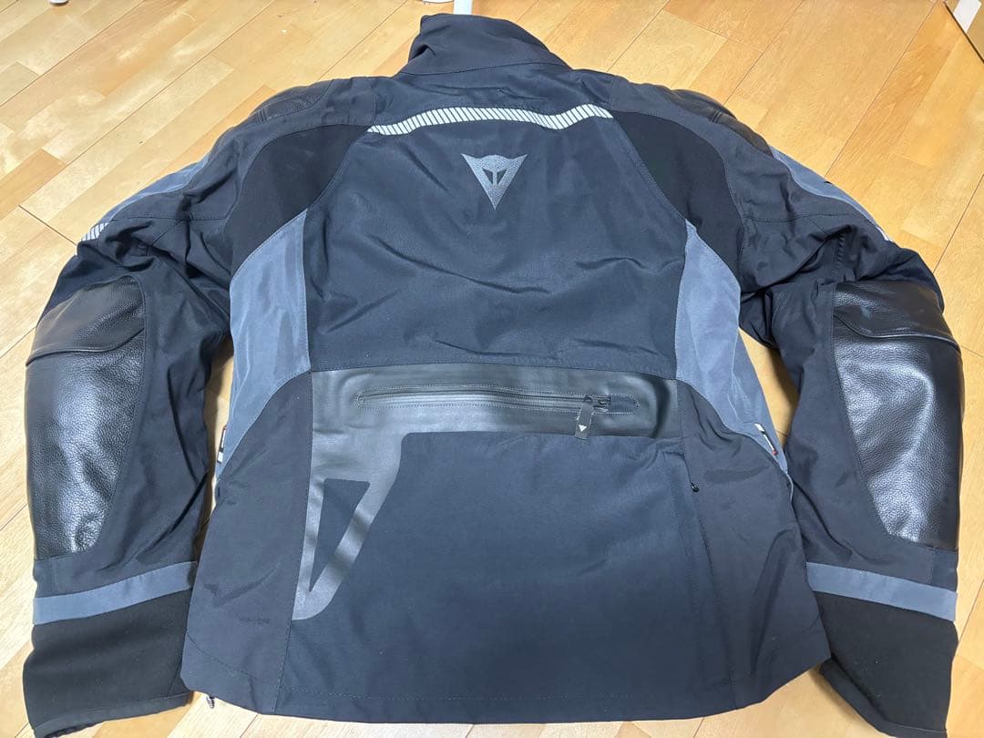 ダイネーゼ　ジャケット　52サイズ