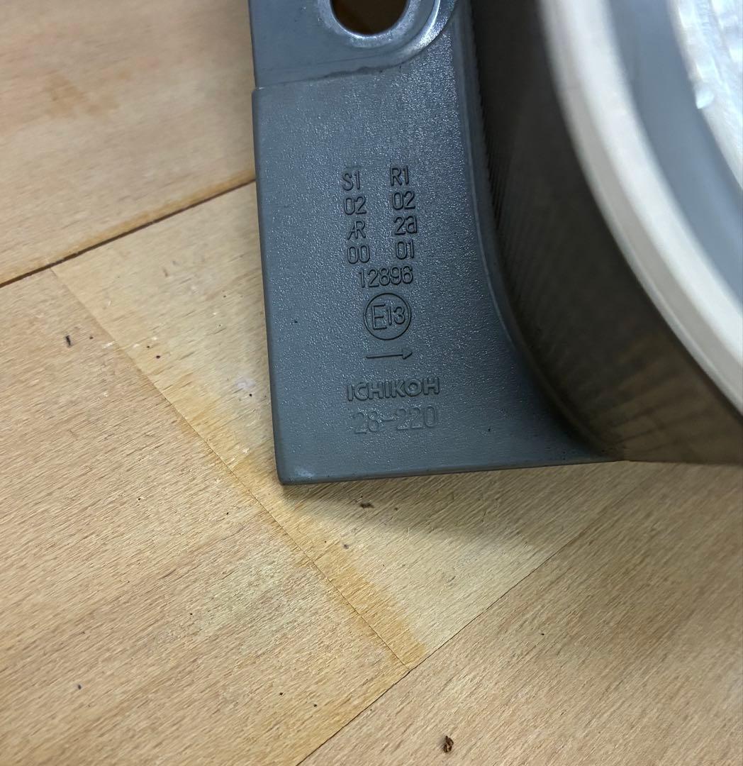 ヴォクシー 後期 ZRR70右 テールライト LED テールランプ 28-220